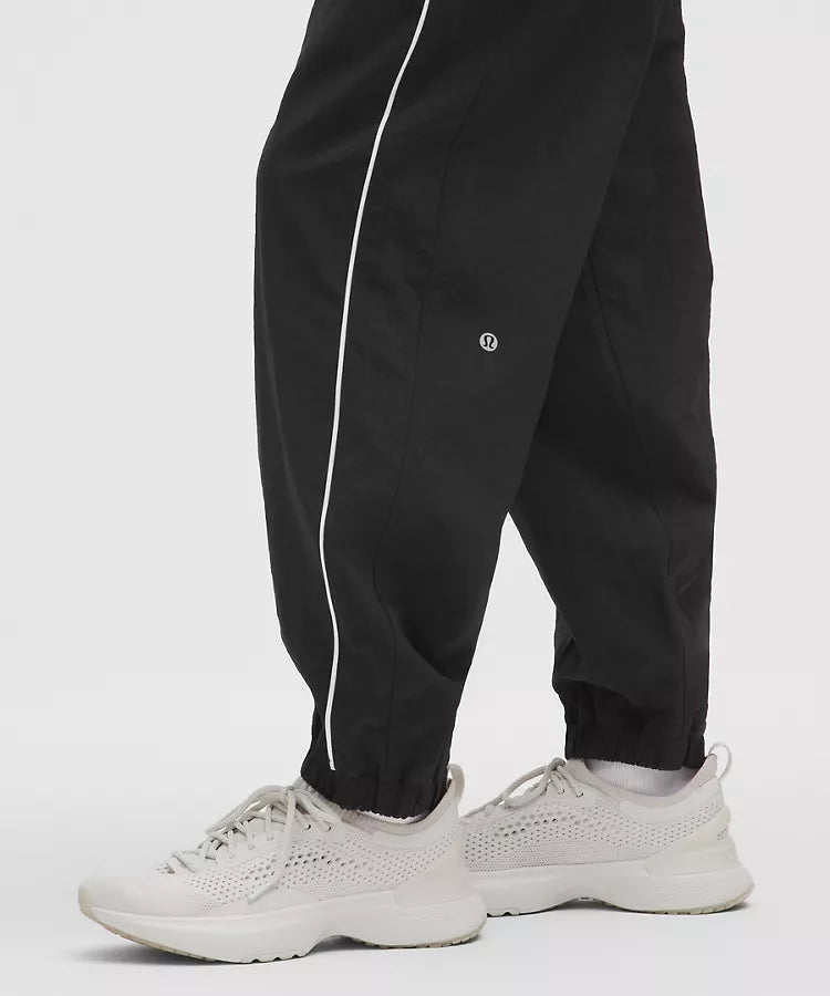 LULULEMON License to Train Woven Mid-Rise Jogger