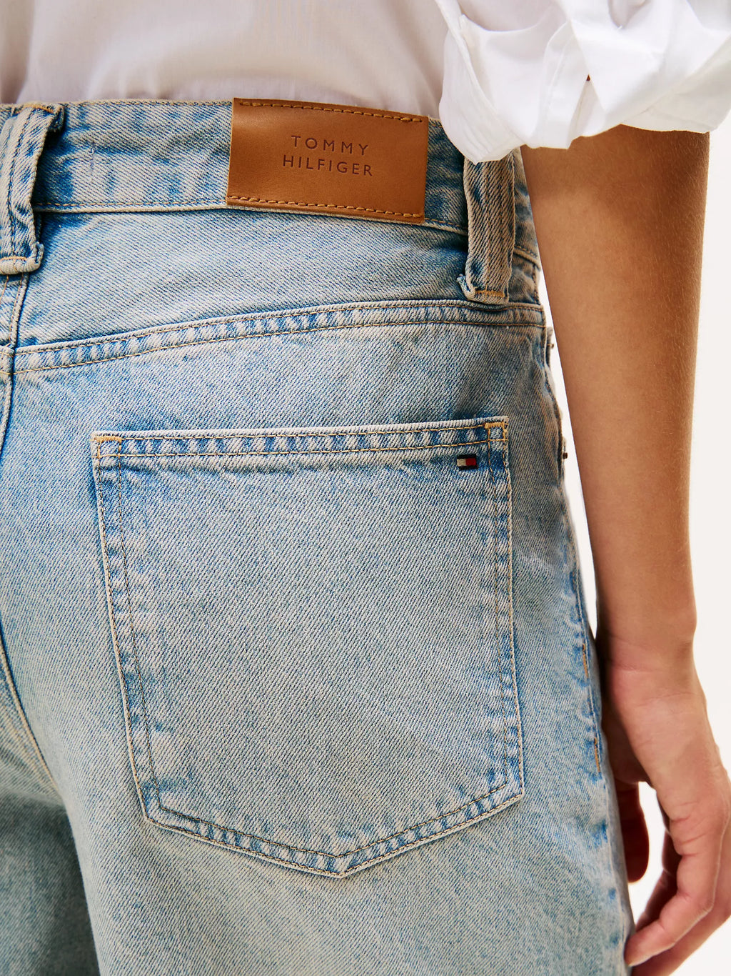 TOMMY HILFIGER Mid-Rise Relaxed Barrel Leg Jean