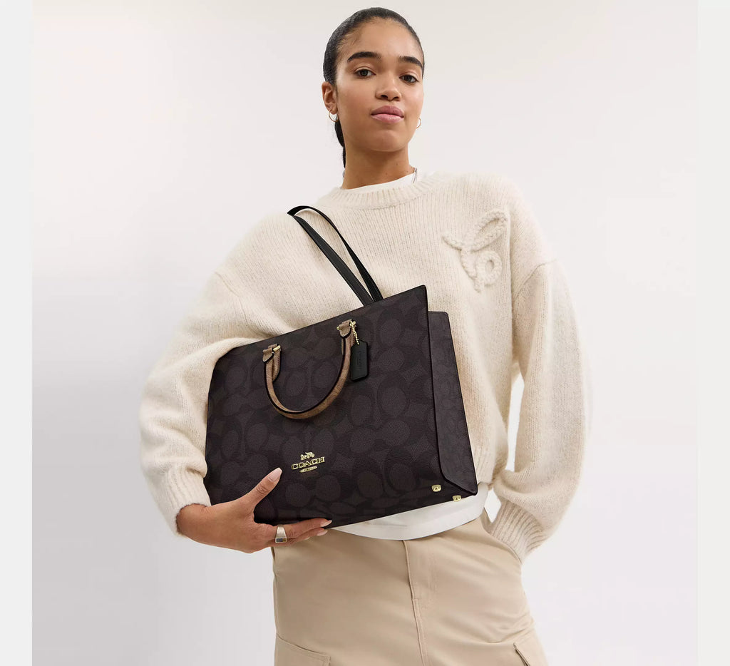 Maggie Tote Bag In Blocked Signature Canvas