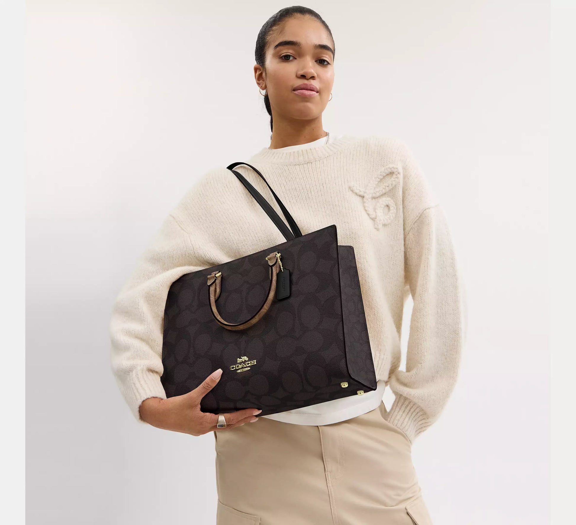 Maggie Tote Bag In Blocked Signature Canvas